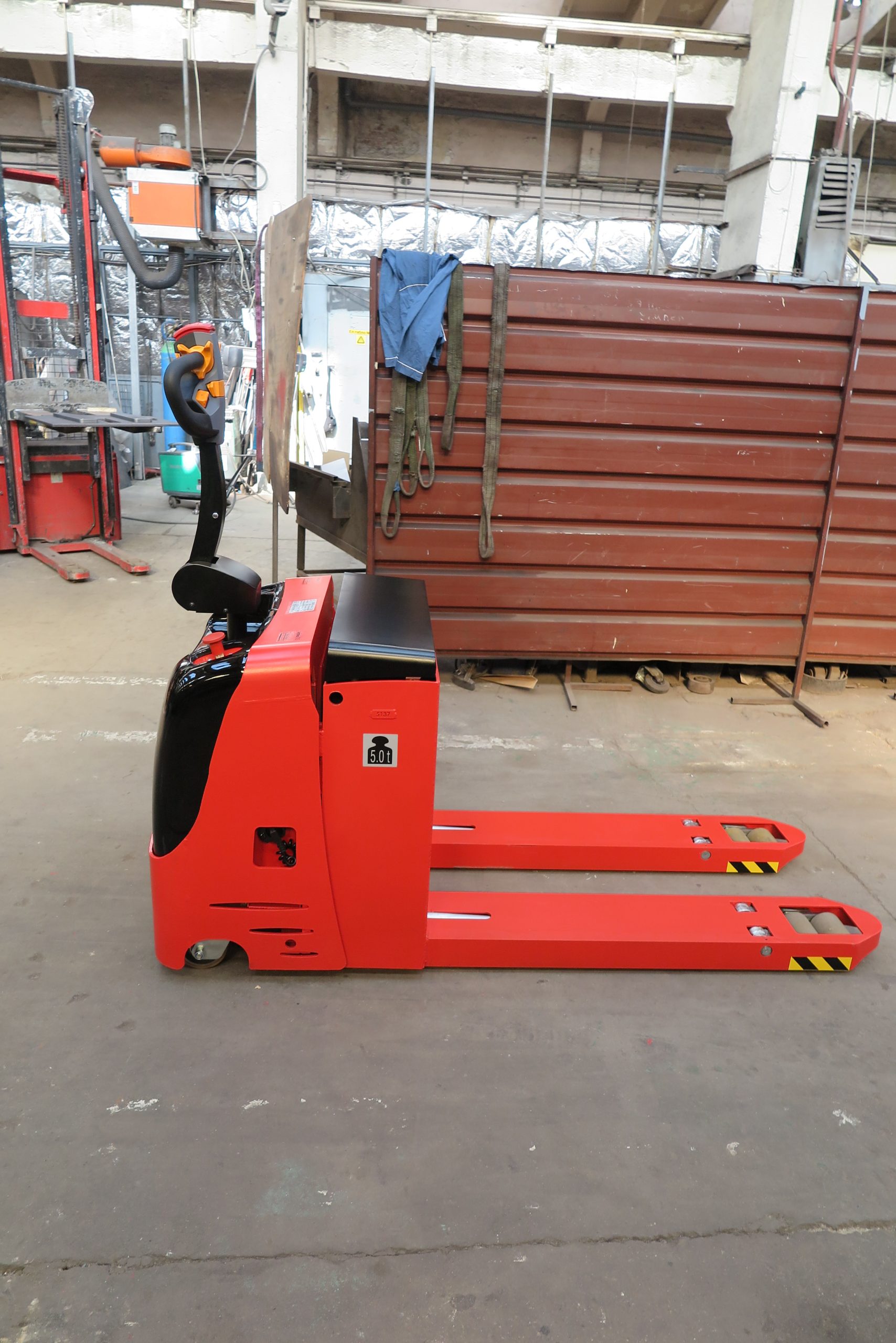We answer all your Pallet Truck FAQs SHS Handling Solutions
